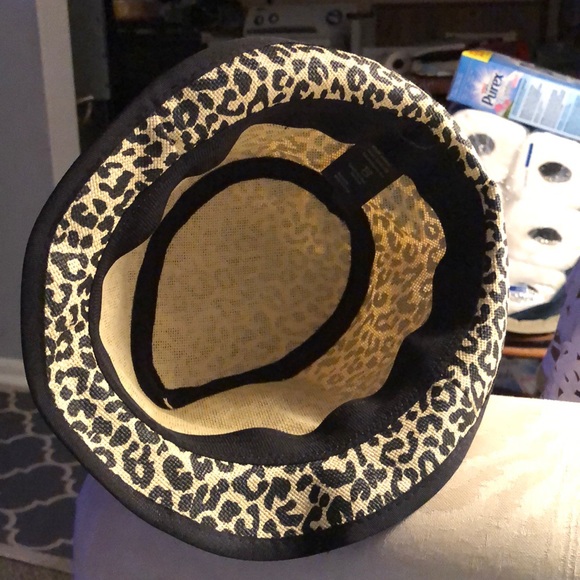 Black and beige hat - Picture 3 of 3